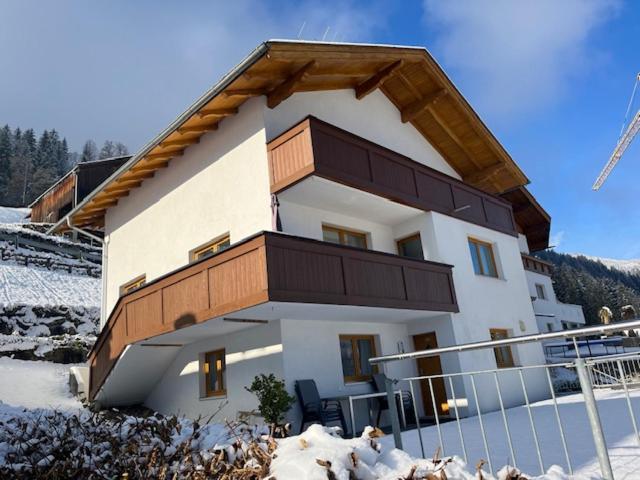 Nespecifikovaný výhled na hory nebo výhled na hory při pohledu z apartmánu