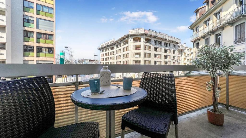 Fotografia z galérie ubytovania HOMEY GREY - Proche Gare et Tram - Proche centre - Balcon privé - Wifi et Netflix v destinácii Annemasse