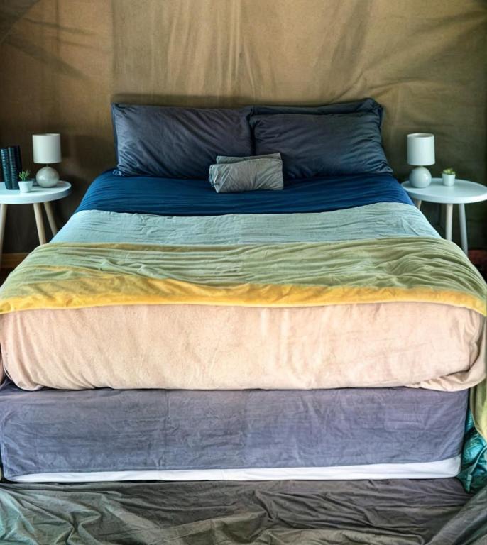 Postel nebo postele na pokoji v ubytování Yebo Safari Tents-Stay Inside Kruger