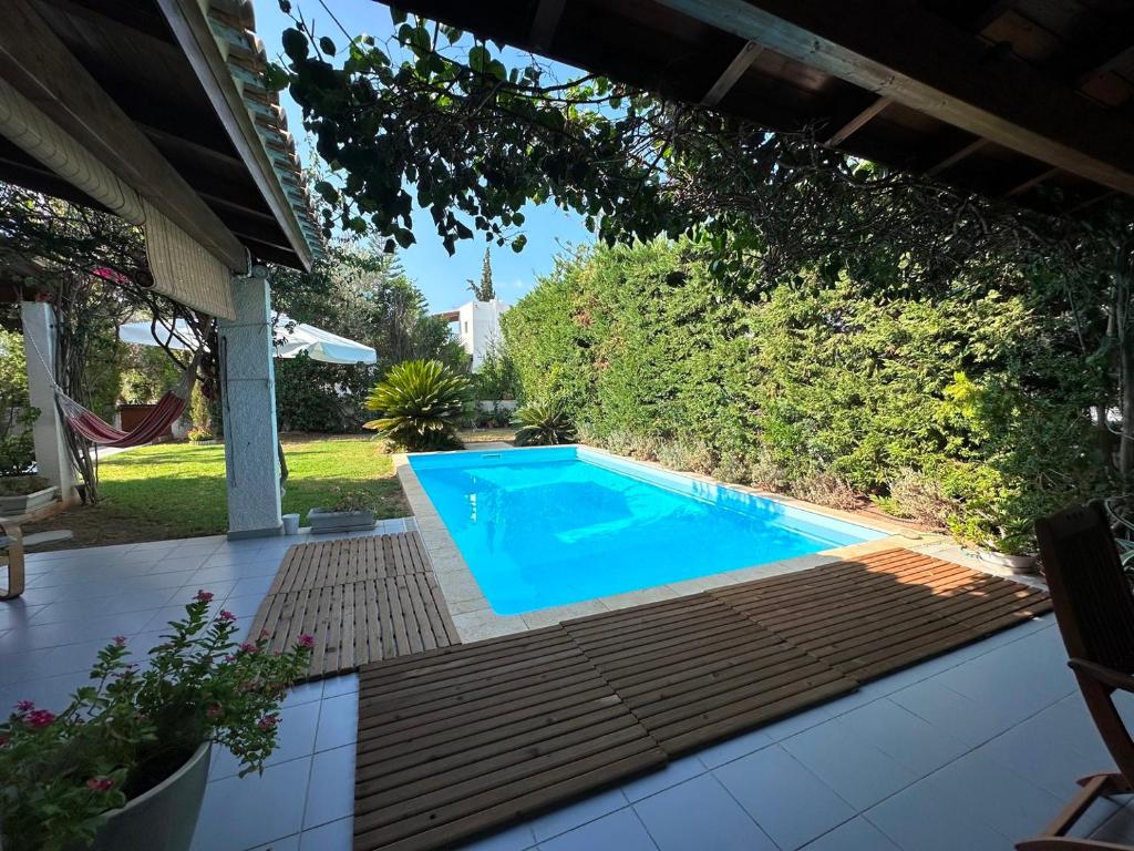 Bazén v ubytování Villa Amy with a Pool in Porto Hydra by goutos properties nebo v jeho okolí