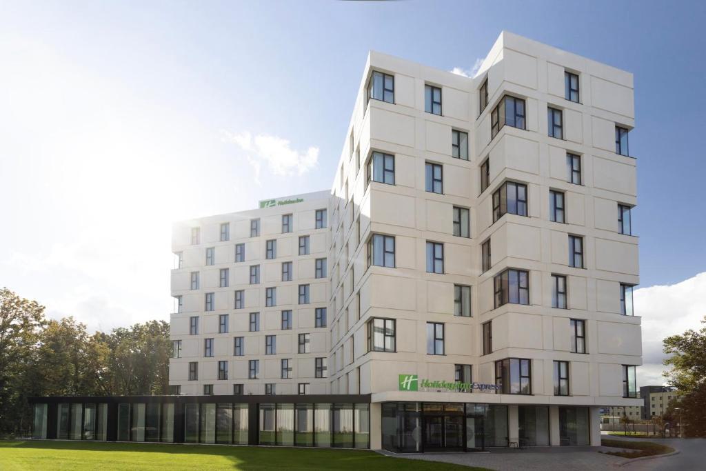 Holiday Inn Parken Flughafen Brüssel www.booking.com