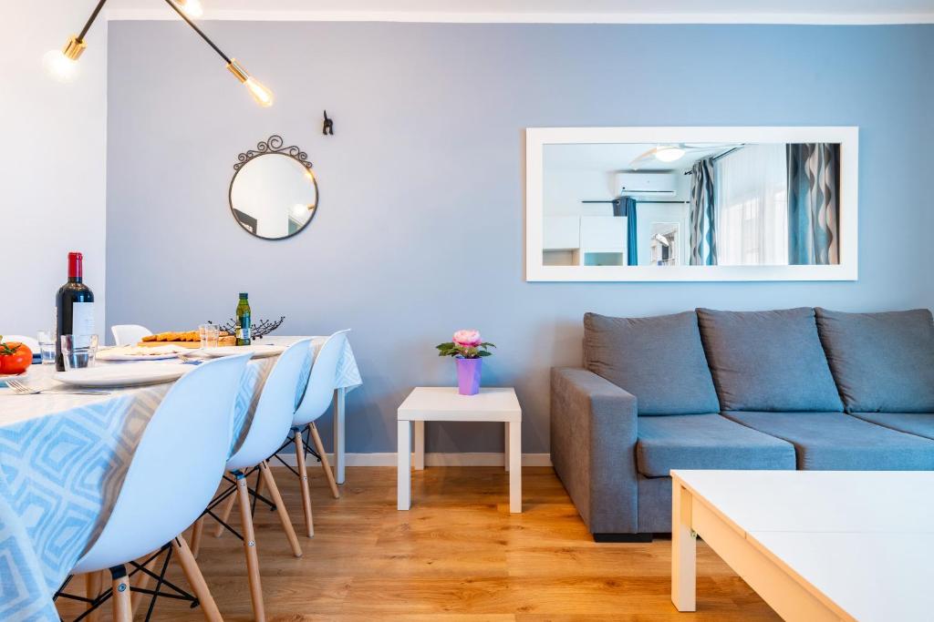 A seating area at Apartamento Caracola
