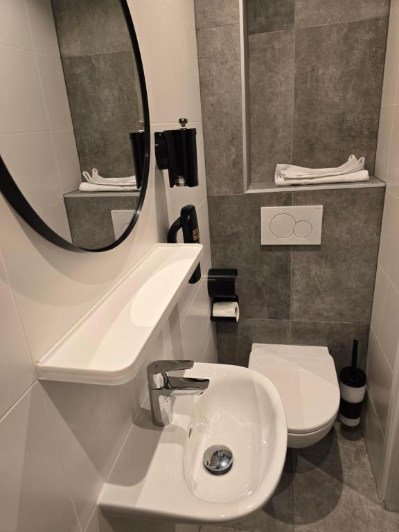 The Crown Hotel - Resim 18