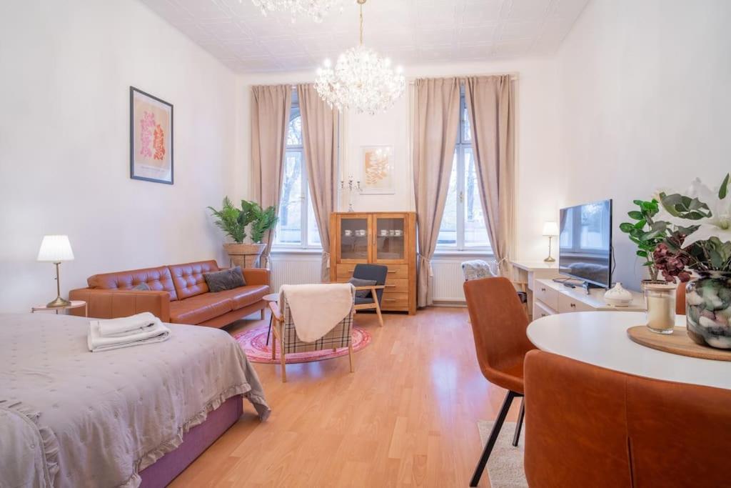 Old town apartment - Two-Bedroom Apartment
