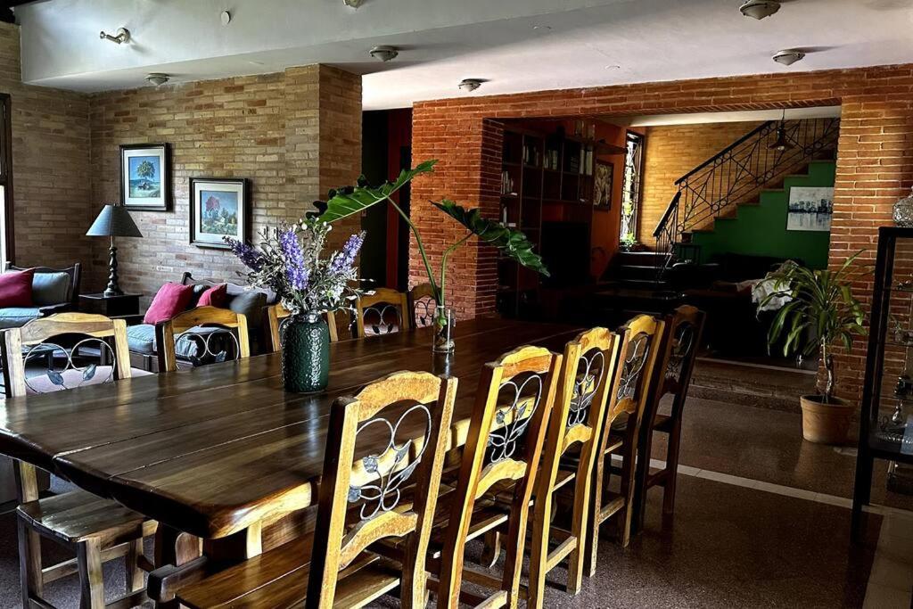 Posezení v ubytování Casa con chimenea en Lambaré