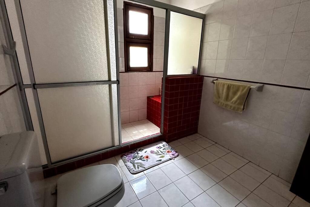 Koupelna v ubytování Casa con chimenea en Lambaré