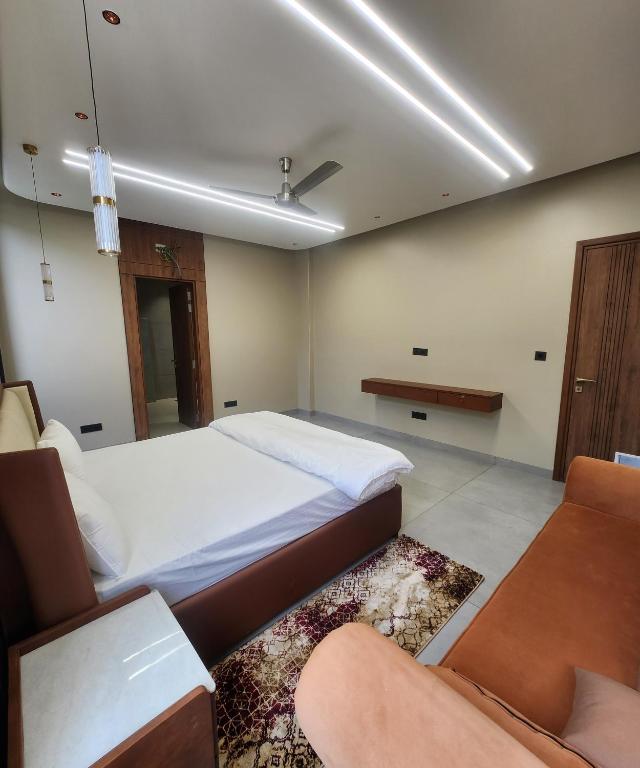 Postel nebo postele na pokoji v ubytování JK House