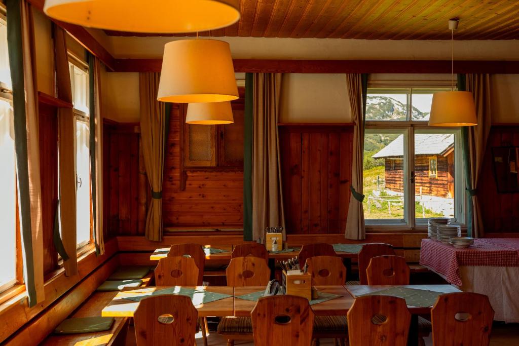 Fotografie z fotogalerie ubytování Gjaid-Alm 1739m am Dachstein-Only Accessible by Cable Car v Obertraunu