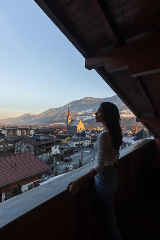 Ein allgemeiner Bergblick oder ein Berglick von des Hotels aus
