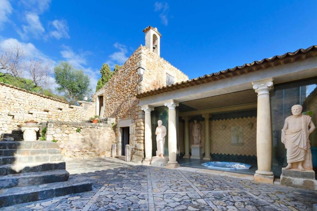 a building with statues on the side of it at Casa Histórica con Piscina Sauna y Jacuzzi in Lloseta
