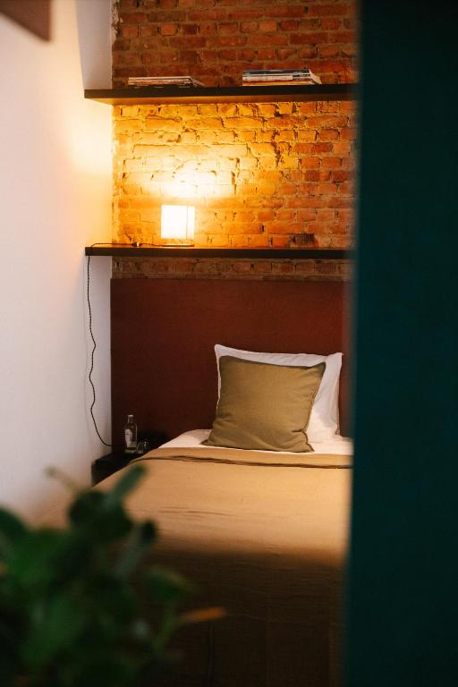 Letto o letti in una camera di Aplace Antwerp - marvellous flats & hotel rooms - Leeuwenstraat 20