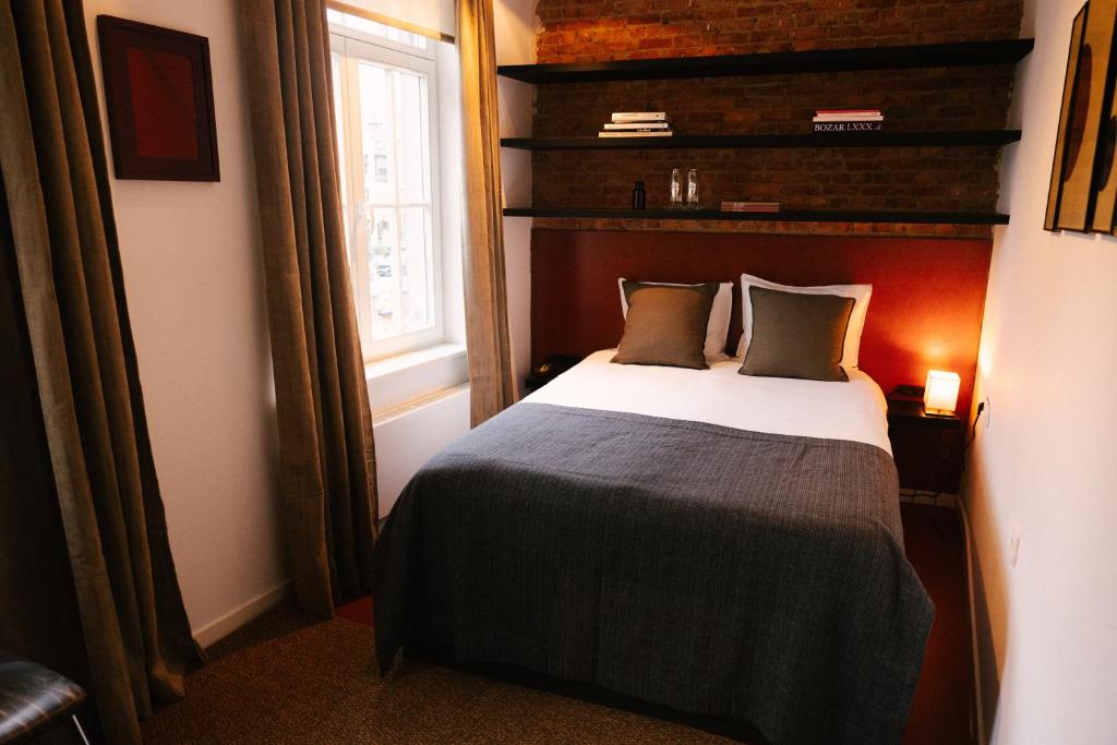 Letto o letti in una camera di Aplace Antwerp - marvellous flats & hotel rooms - Leeuwenstraat 20
