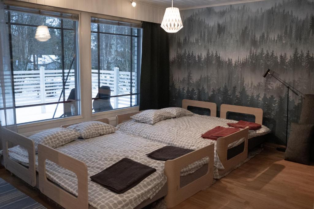 En eller flere senge i et værelse på Villa Metso At Rovaniemi