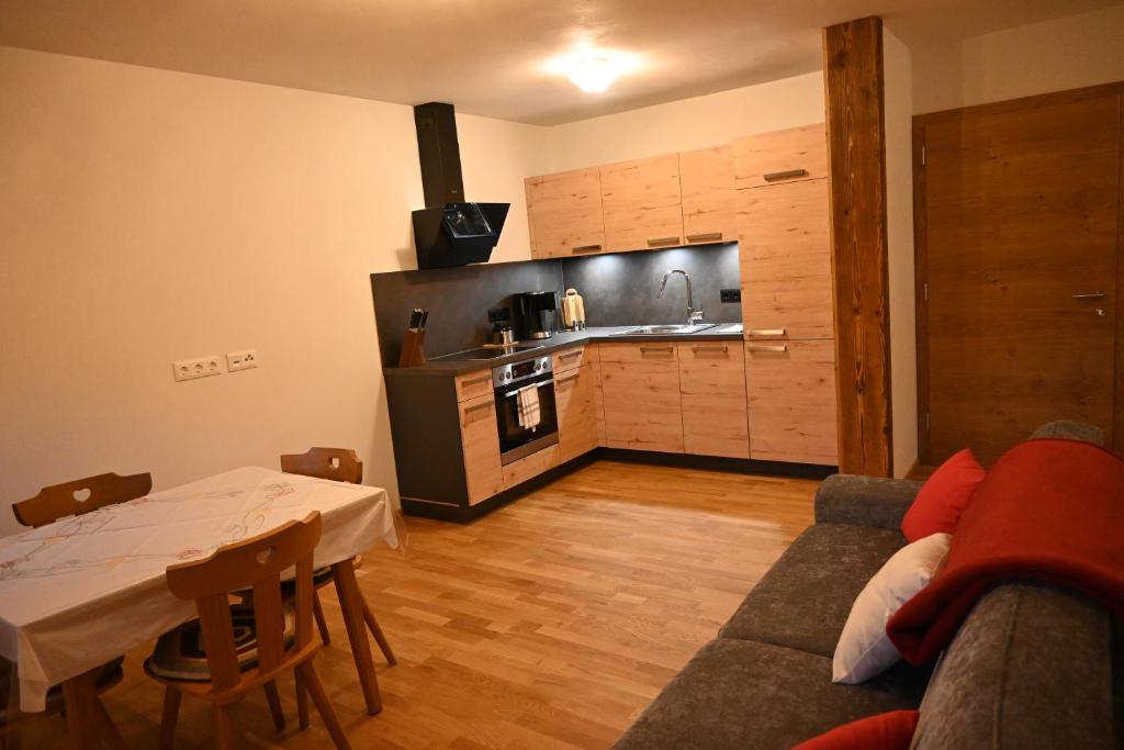 Kuchyň nebo kuchyňský kout v ubytování Ferienwohnungen Holdernig