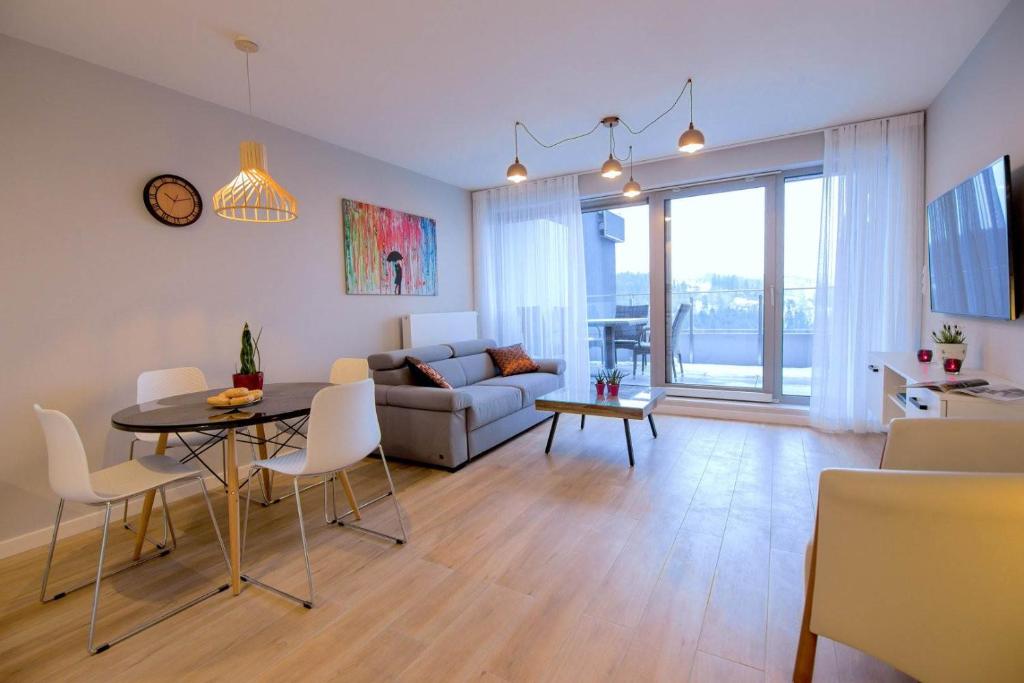 TV a/nebo společenská místnost v ubytování ApartView Premium by Rent like home