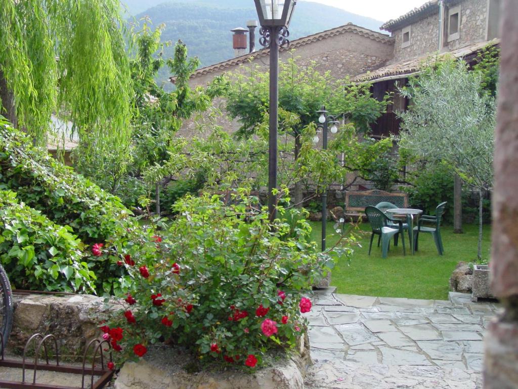 Vonkajšia záhrada v ubytovaní Casa Rural Cal Farragetes