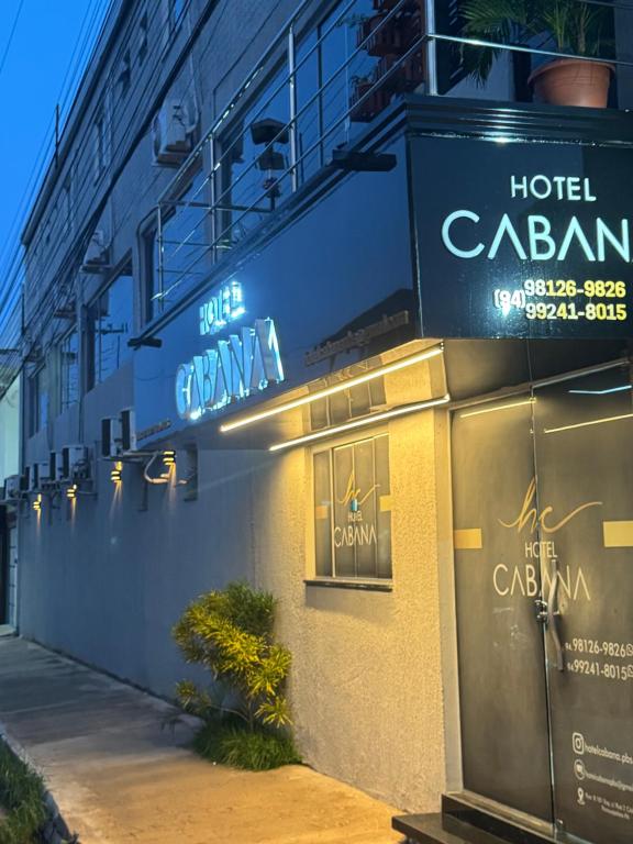 a building with a hotel calanza sign on it at Hotel Cabana in Parauapebas