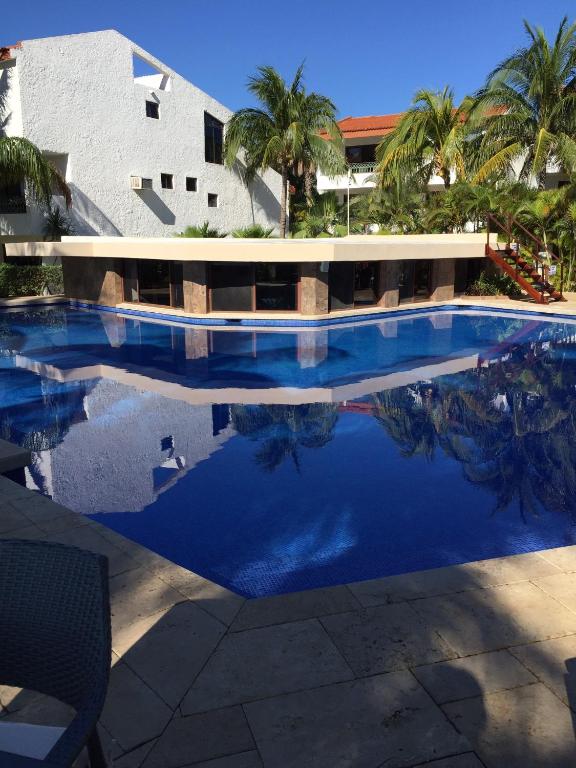 A piscina localizada em SINA SUITES CANCUN - Adults Only ou nos arredores