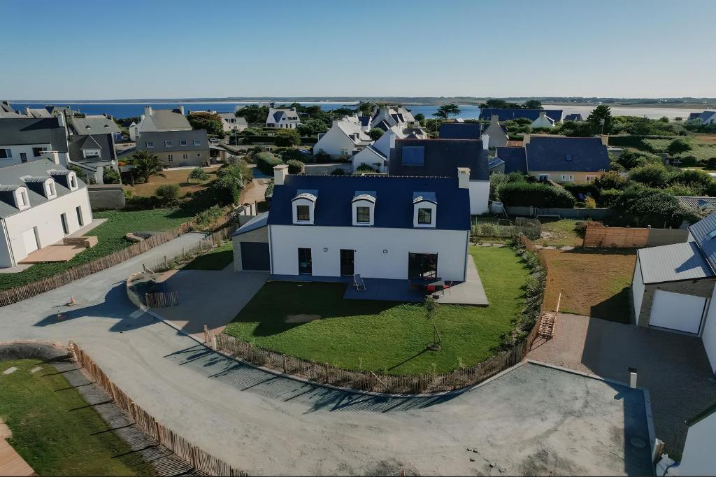 an aerial view of a house with a blue roof at Ô Vagues de la Torche à 300m plage in Penmarcʼh