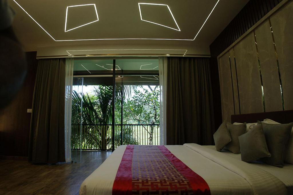 Ένα ή περισσότερα κρεβάτια σε δωμάτιο στο Mystery Maze Resort and Spa