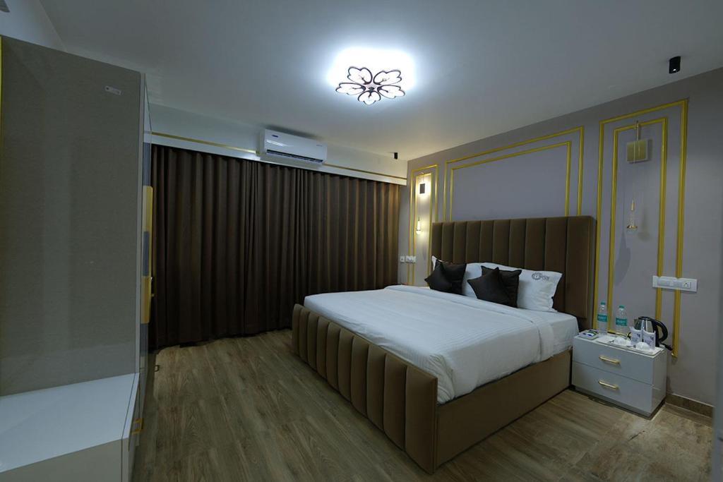 Ένα ή περισσότερα κρεβάτια σε δωμάτιο στο Mystery Maze Resort and Spa