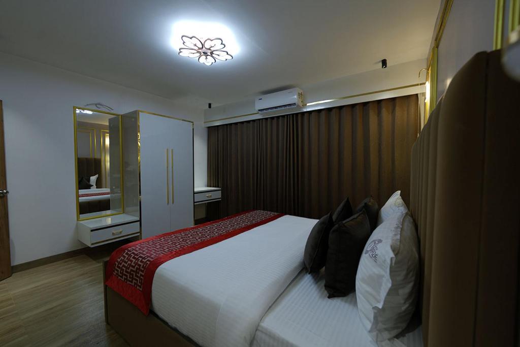 Ένα ή περισσότερα κρεβάτια σε δωμάτιο στο Mystery Maze Resort and Spa