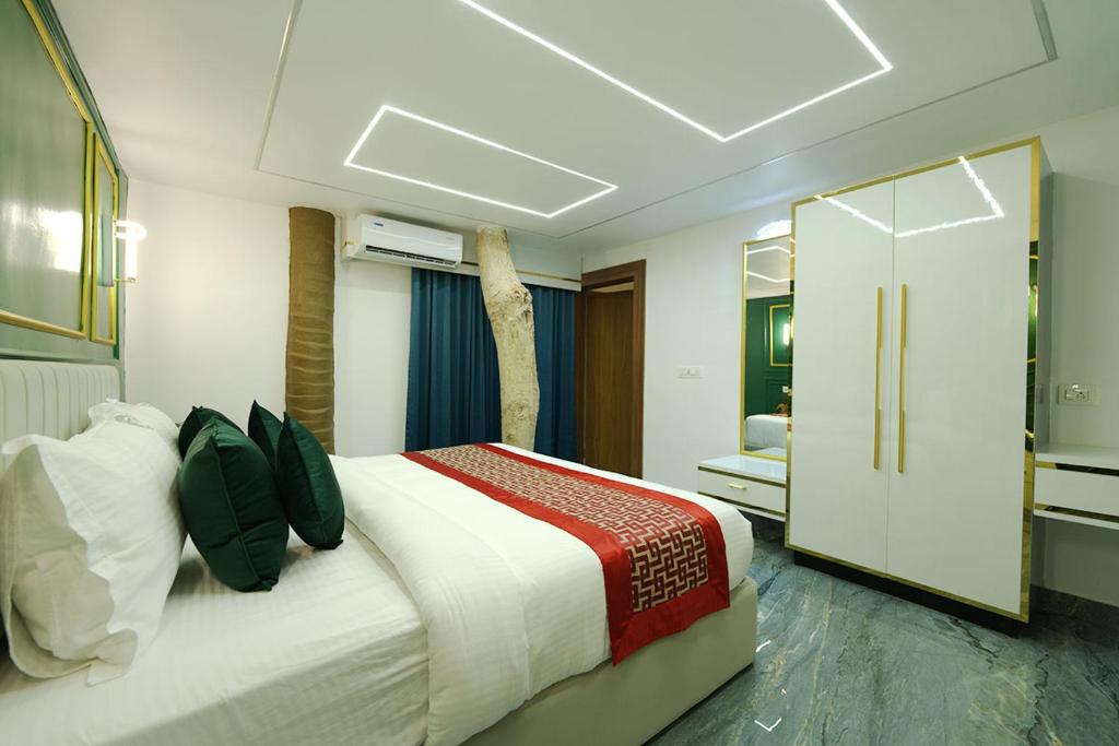Ένα ή περισσότερα κρεβάτια σε δωμάτιο στο Mystery Maze Resort and Spa