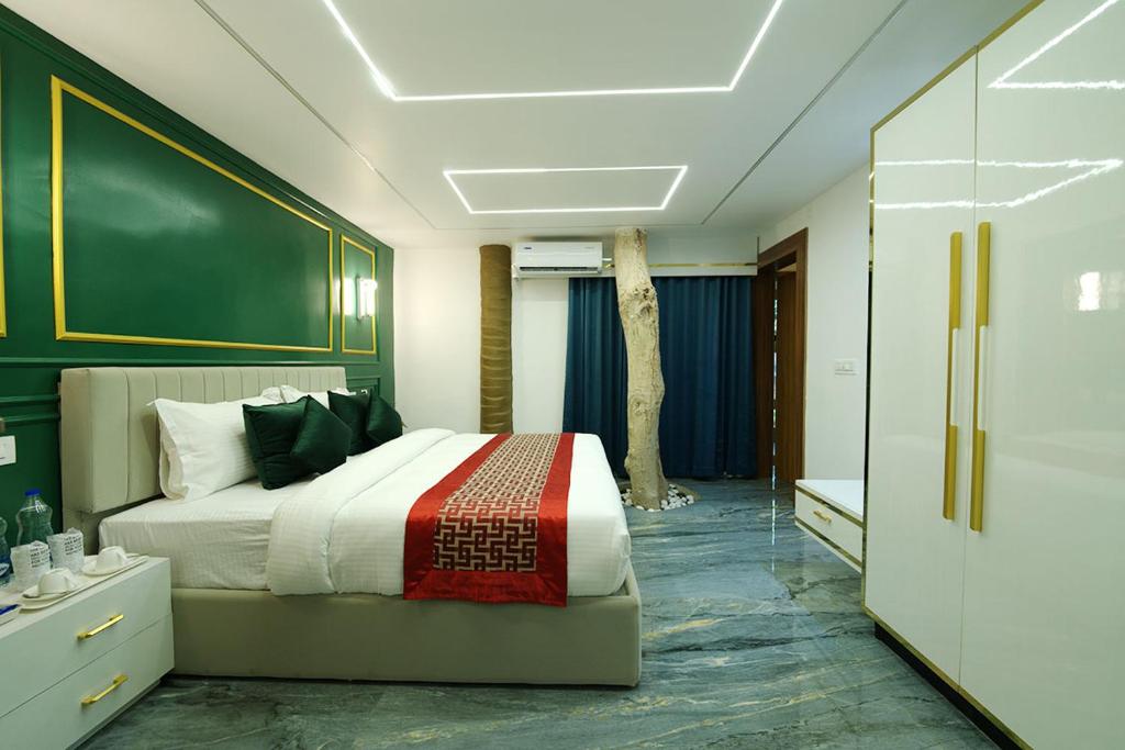 Ένα ή περισσότερα κρεβάτια σε δωμάτιο στο Mystery Maze Resort and Spa