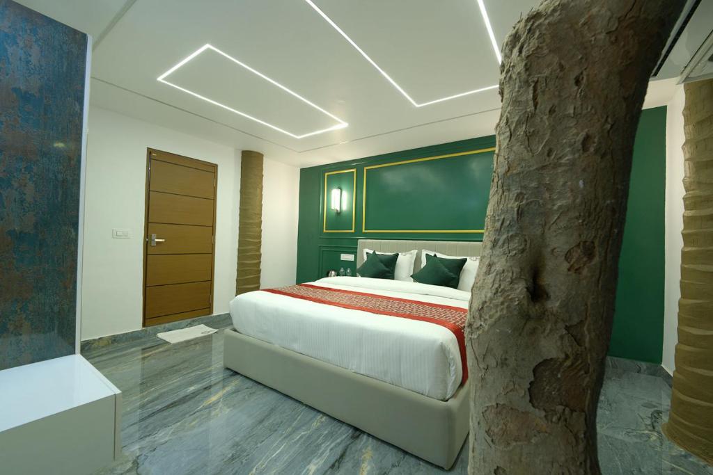 Ένα ή περισσότερα κρεβάτια σε δωμάτιο στο Mystery Maze Resort and Spa
