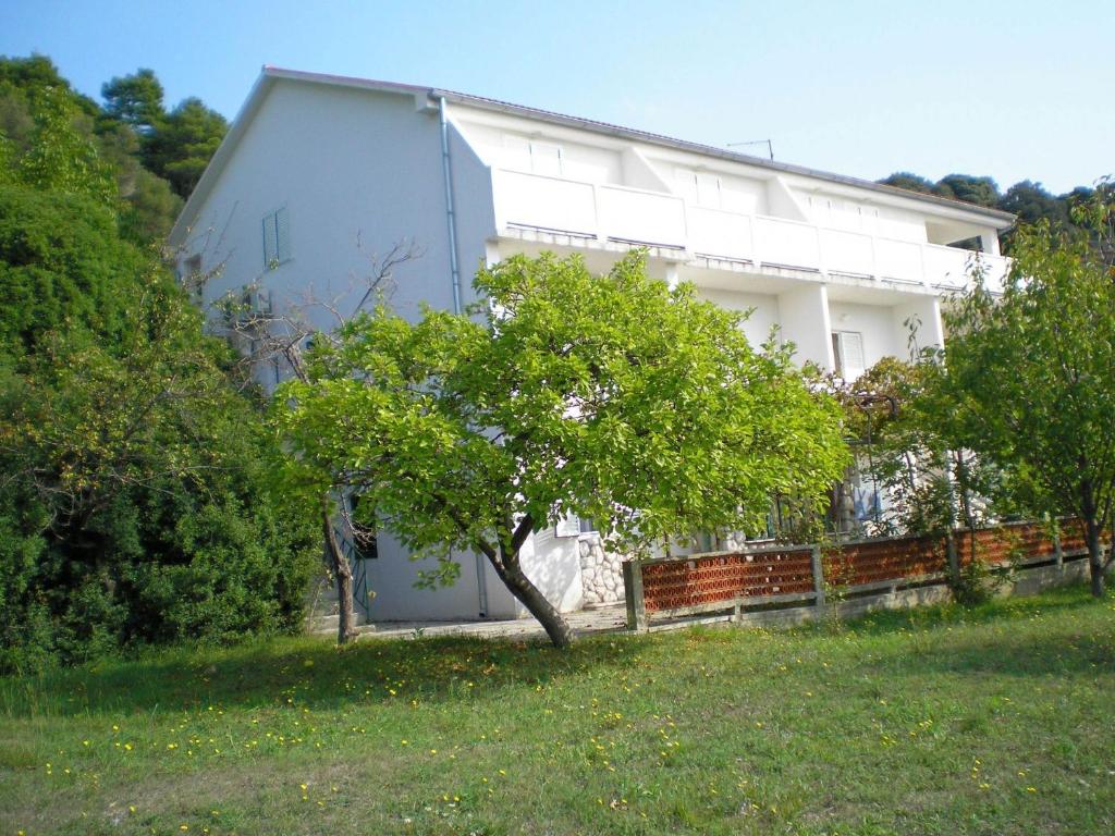 Vonkajšia záhrada v ubytovaní Apartment Ren