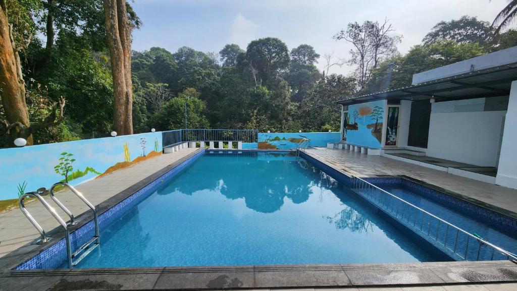 Bazén v ubytování Wayanad Palace nebo v jeho okolí