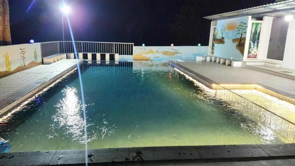 Bazén v ubytování Wayanad Palace nebo v jeho okolí