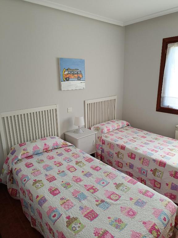 Fotografia z galérie ubytovania CHALET FAMILIAS 10 Huéspedes Beranga Noja Playas, Mascotas bienvenidas v destinácii Beranga