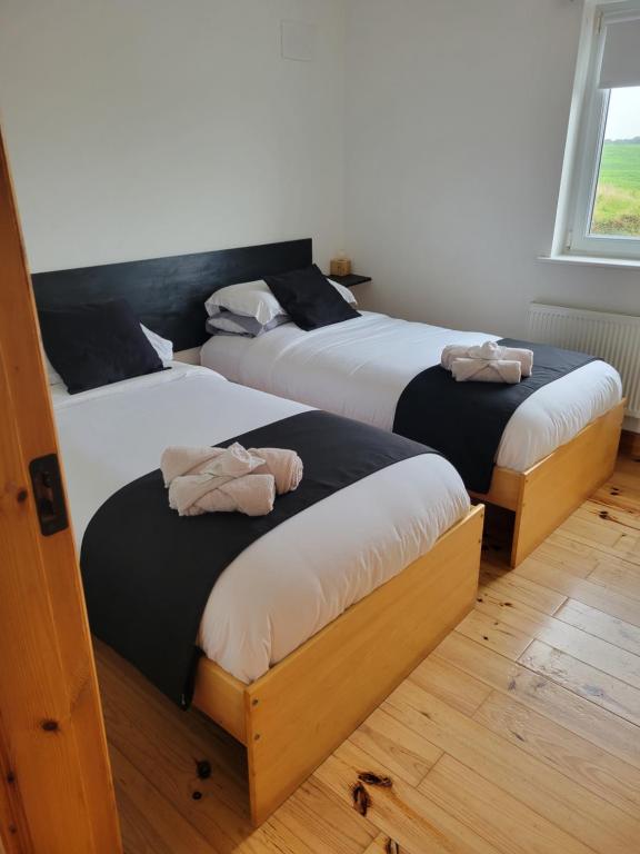 Postel nebo postele na pokoji v ubytování Coastal View Cottage