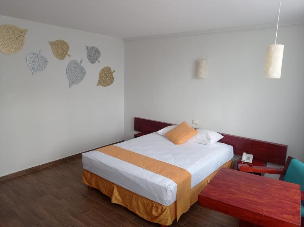 Postel nebo postele na pokoji v ubytování Gran Hotel Xalapa