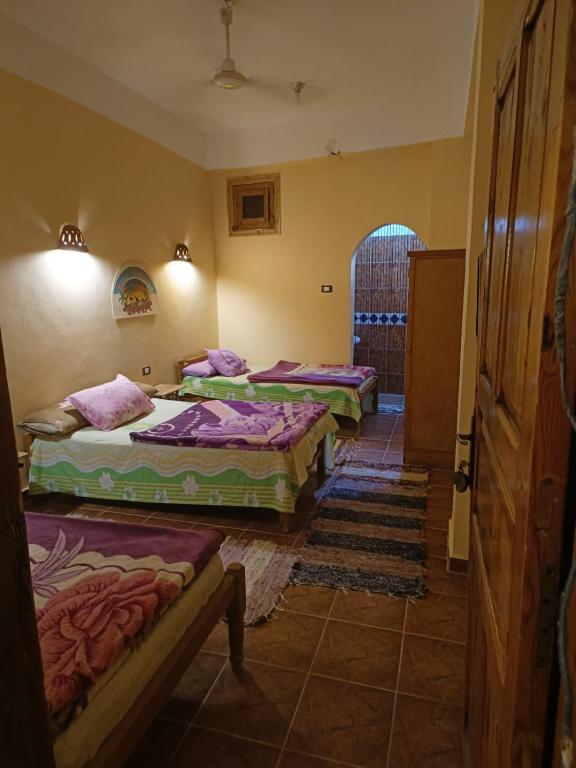 Postel nebo postele na pokoji v ubytování فندق النخيل
