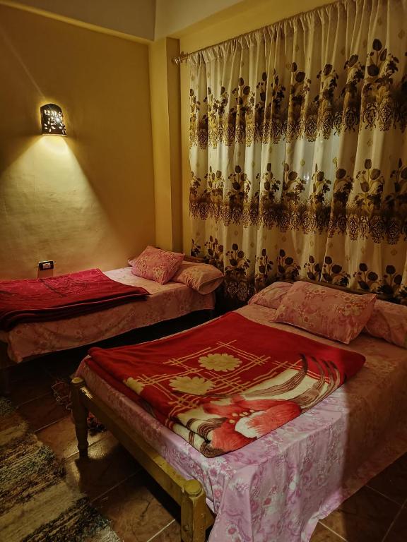 Postel nebo postele na pokoji v ubytování فندق النخيل