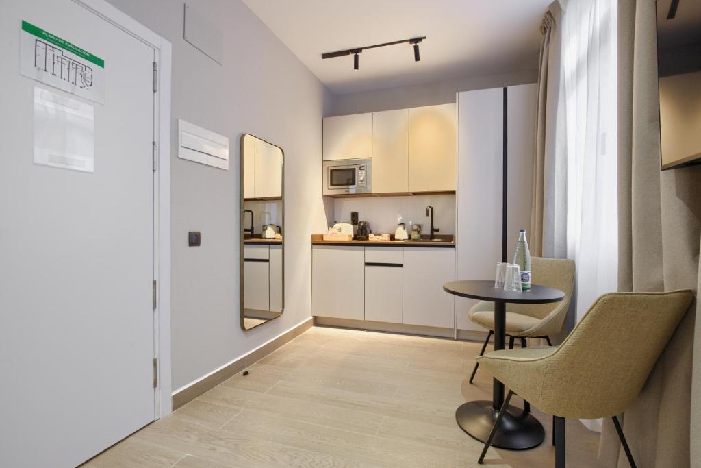 Dobo Madrid Murillo - Double Room