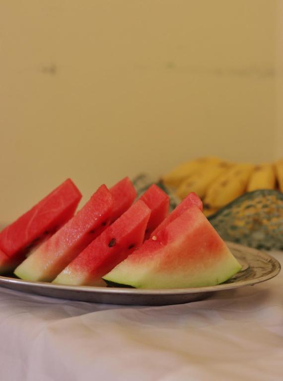 a plate with slices of watermelon on a table at Villa Zen Pirenópolis Conforto e Bem-Estar in Pirenópolis