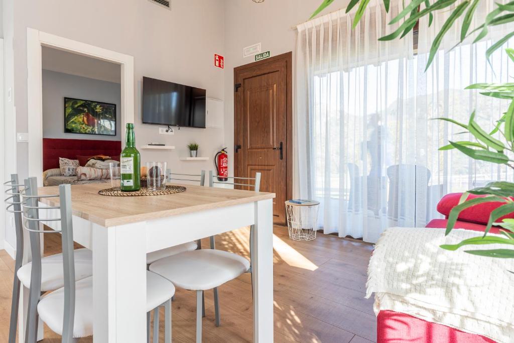 Kuchyň nebo kuchyňský kout v ubytování Apartamentos Cuetumerin