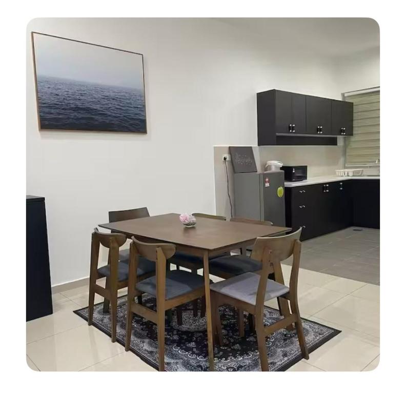 Η κουζίνα ή μικρή κουζίνα στο DaqAjeem Homestay