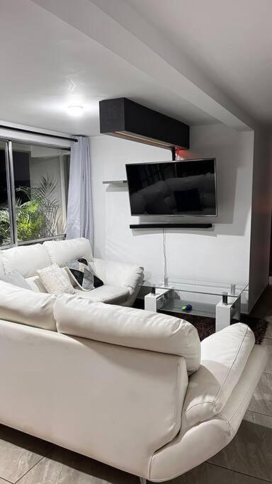 TV a/nebo společenská místnost v ubytování Mirador la casa del cóndor 3 habitaciones