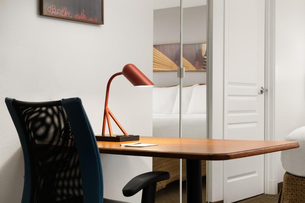 TownePlace Suites by Marriott Seattle Southcenter - Suite Deluxe Con Cama Grande Y Sofá Cama