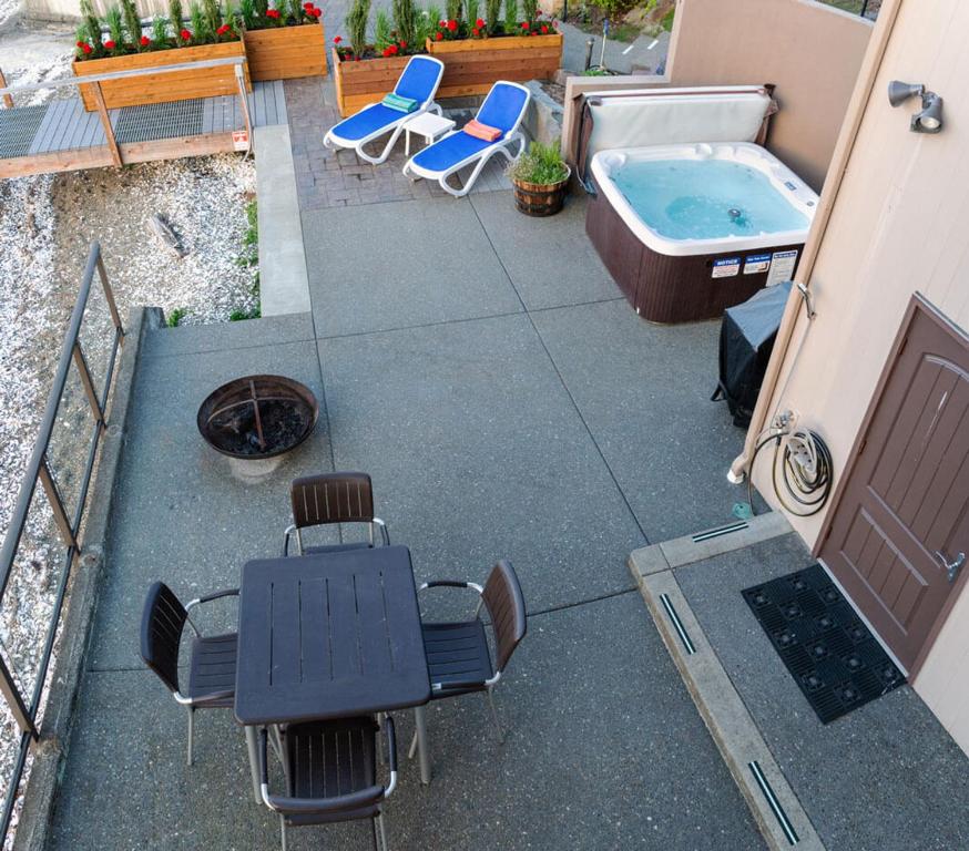 Patio nebo venkovní prostory v ubytování Luxury Lookout Hood Canal Vacation Rental