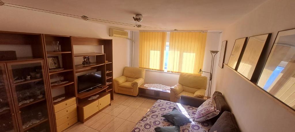 a living room with a couch and chairs and a window at Apartament Alina Et 1 in Mangalia