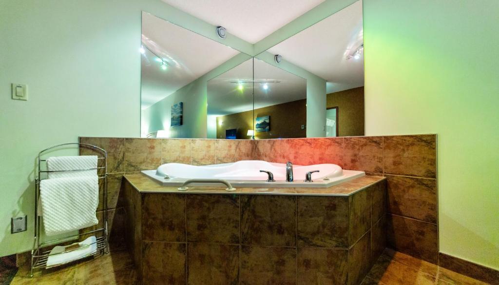 Service Plus Inns and Suites Calgary - Resim 38