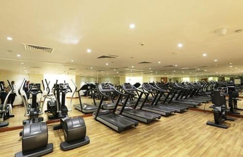 Fitness centrum a/nebo fitness zařízení v ubytování LS10-Well Designed Studio In Lake Side Tower A