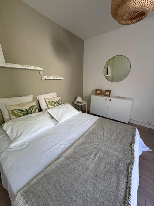 Postel nebo postele na pokoji v ubytování Le Marceau - Maison climatisée avec jardin
