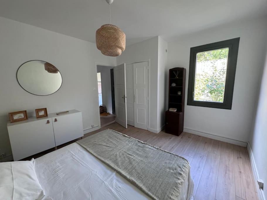 Postel nebo postele na pokoji v ubytování Le Marceau - Maison climatisée avec jardin