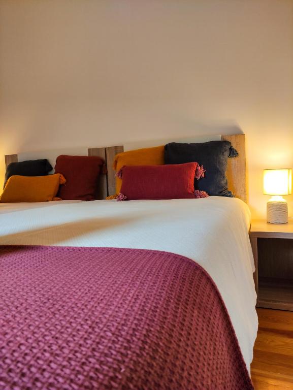 Uma cama ou camas num quarto em Casa de Campo Vale do Ceira